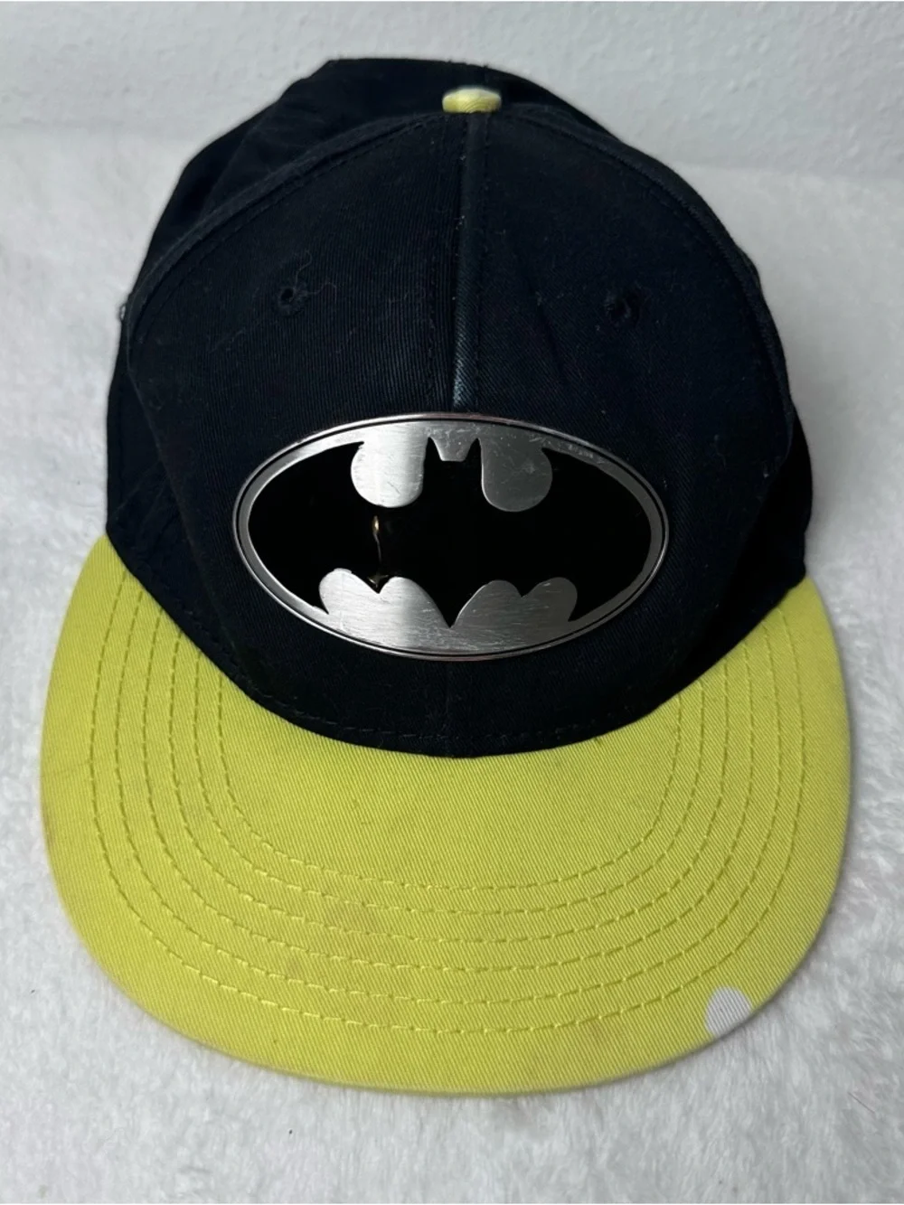 DC Comics 100% Cotton Batman Metal Badge Snapback Hat - Black and Yellow